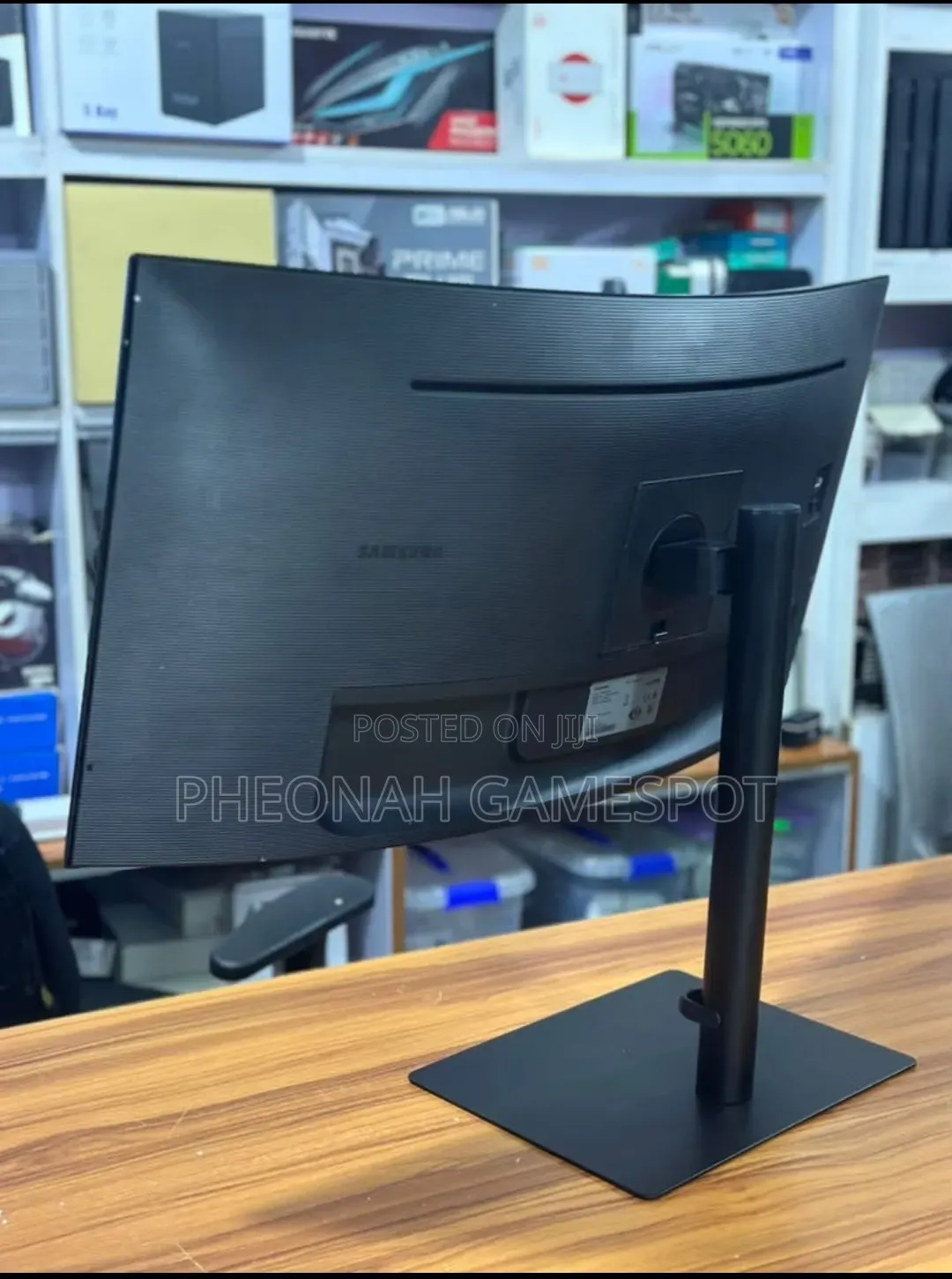 Brand New Samsung 34" Curved Monitor: , Uhd, 120hz 120fps Gaming