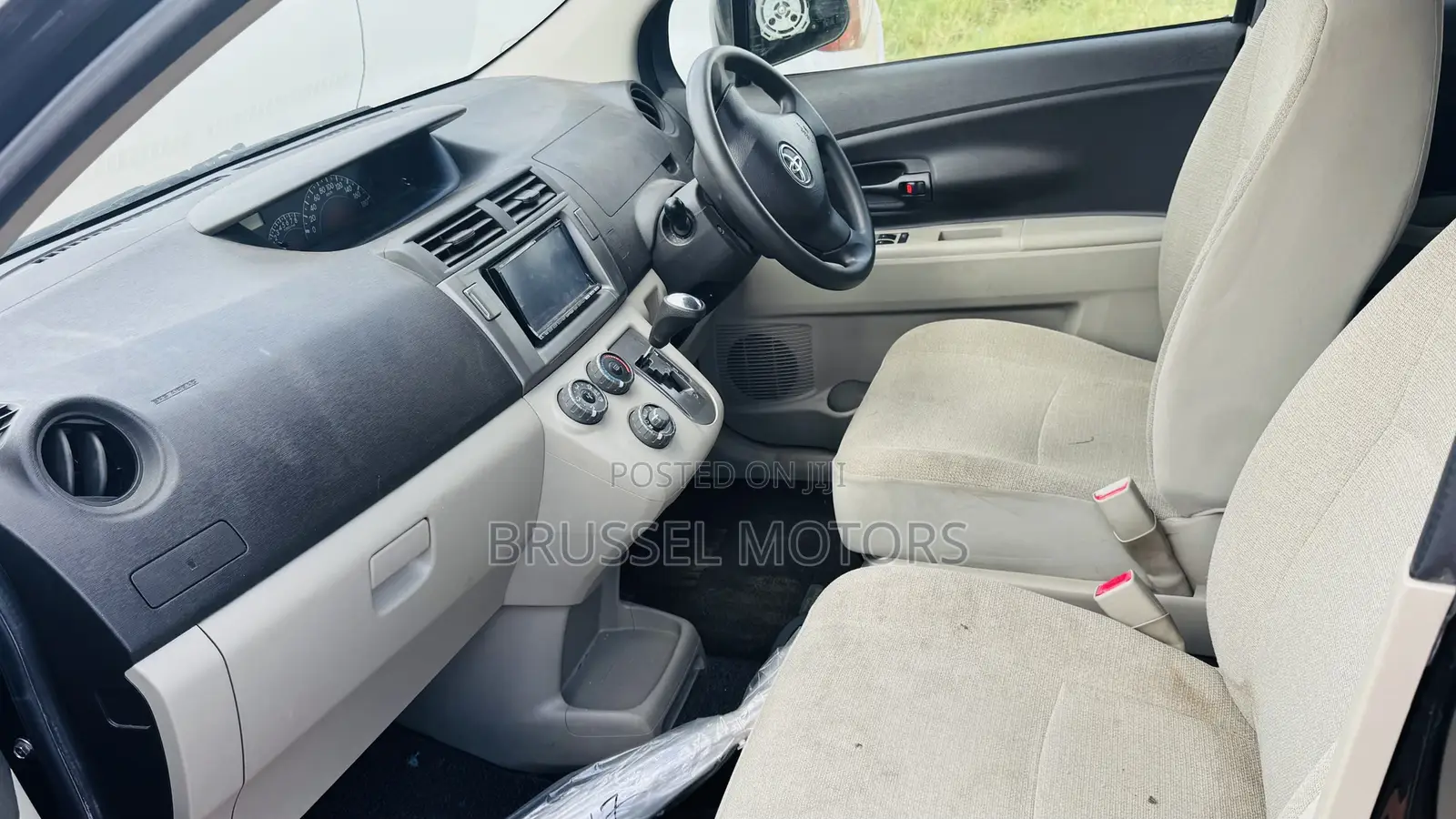 Toyota Passo Sette 1.5 FWD 2012 Black