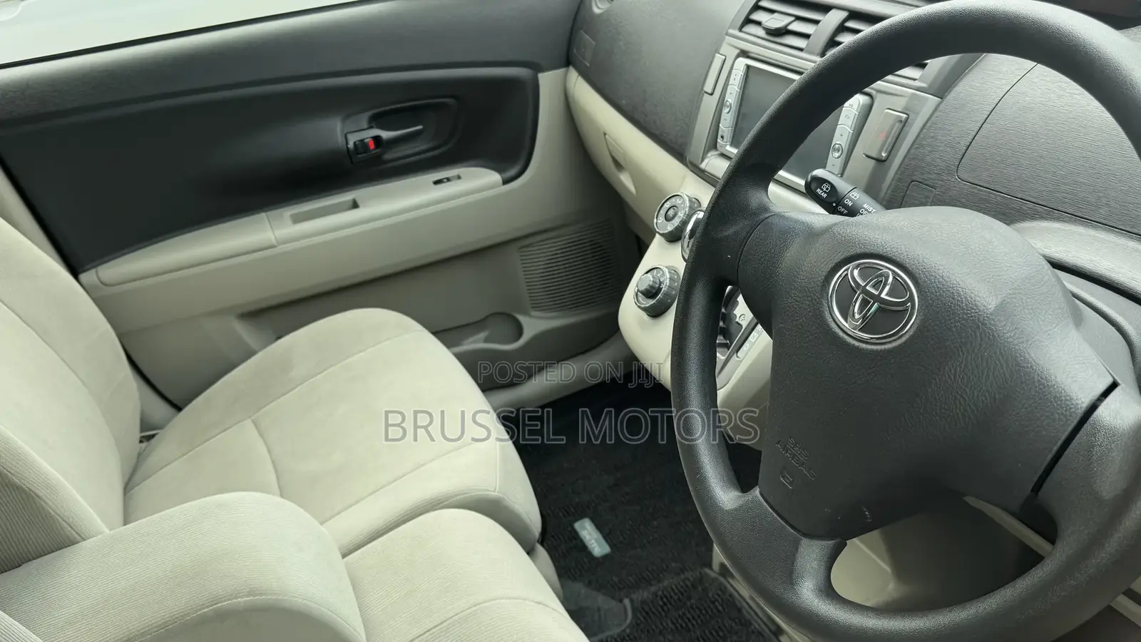 Toyota Passo Sette 1.5 FWD 2012 Black