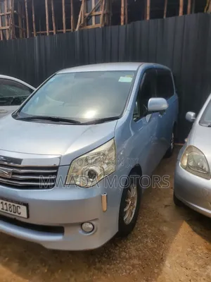Toyota Noah 2012 Blue