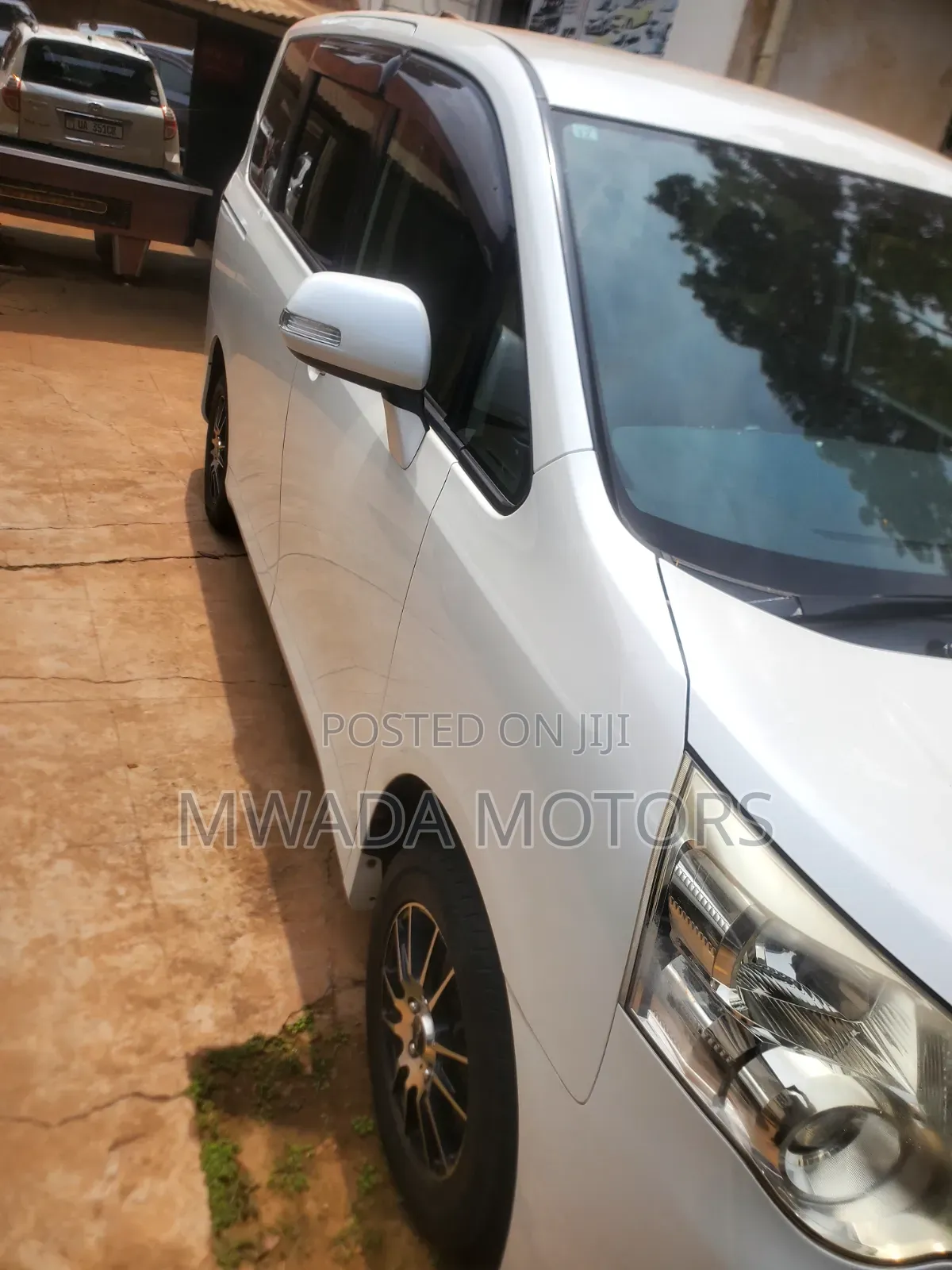 Toyota Noah 2011 White