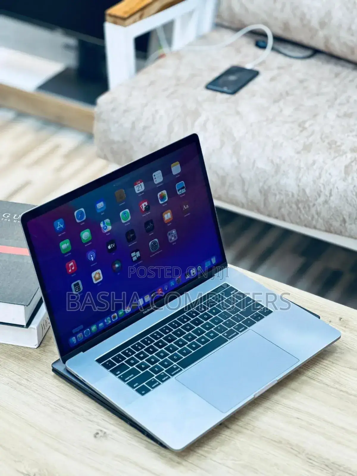 New Laptop Apple MacBook Pro 16GB Intel Core i7 SSD 512GB