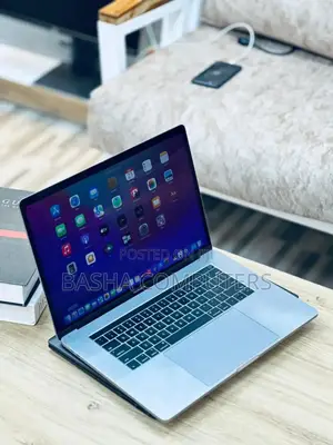 New Laptop Apple MacBook Pro 16GB Intel Core i7 SSD 512GB