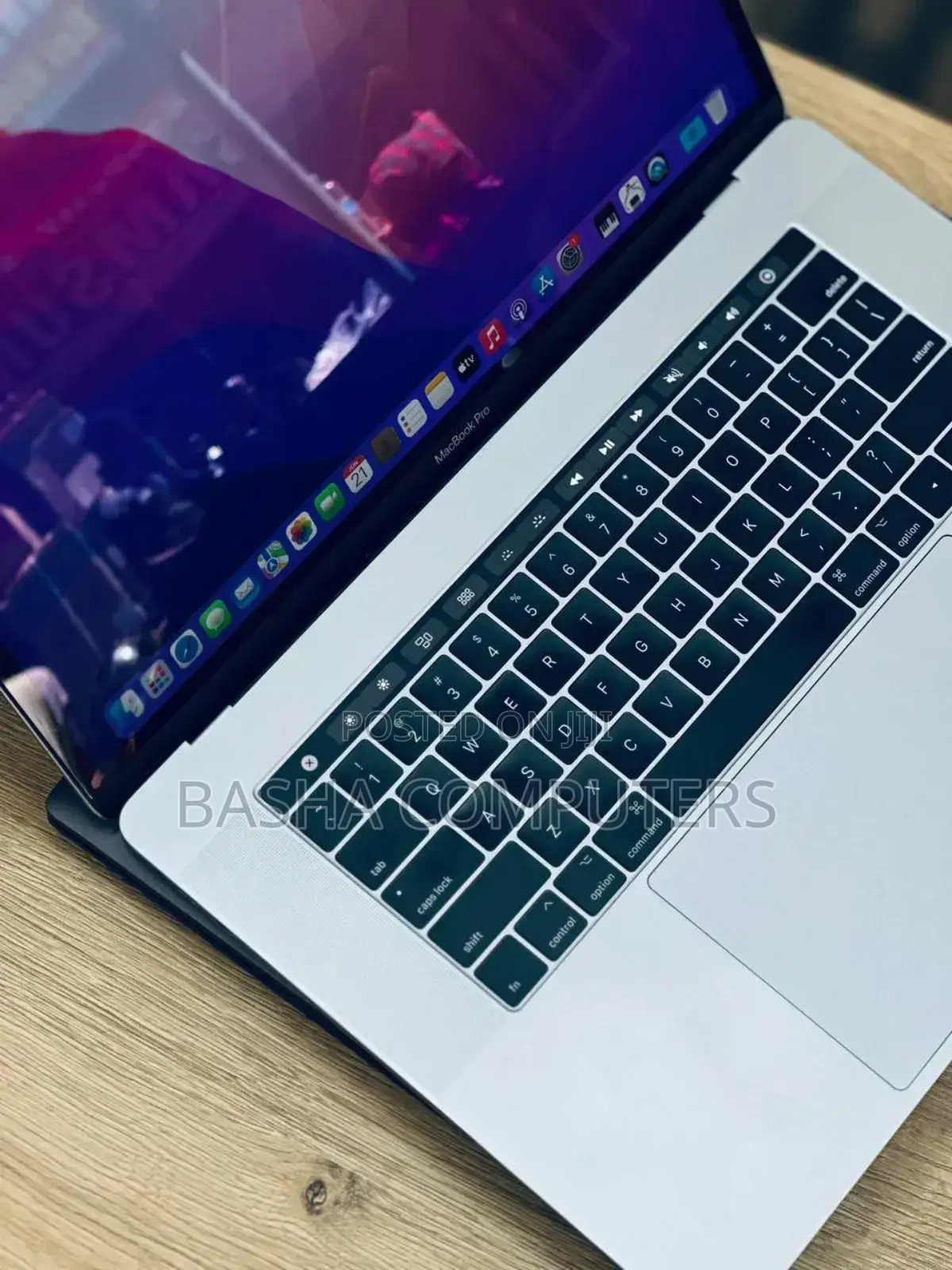 New Laptop Apple MacBook Pro 16GB Intel Core i7 SSD 512GB