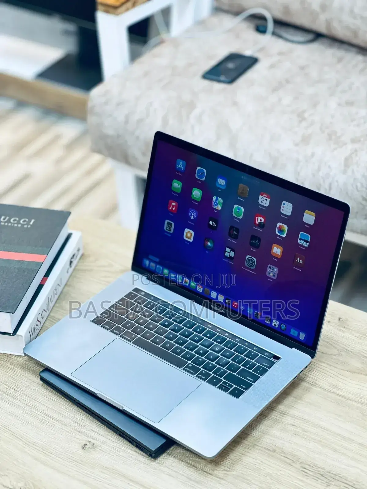 New Laptop Apple MacBook Pro 16GB Intel Core i7 SSD 512GB