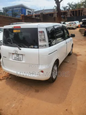 Toyota Sienta 2012 White