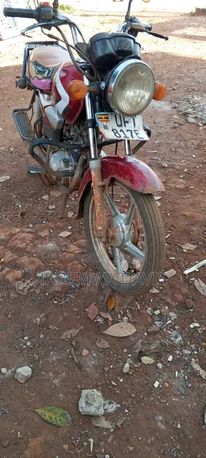 TVS HLX 125 2021 Red
