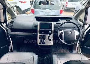 Toyota Noah 2.0 143hp AWD (8 Seater) 2013 White