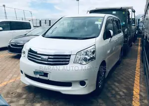 Toyota Noah 2.0 143hp AWD (8 Seater) 2013 White