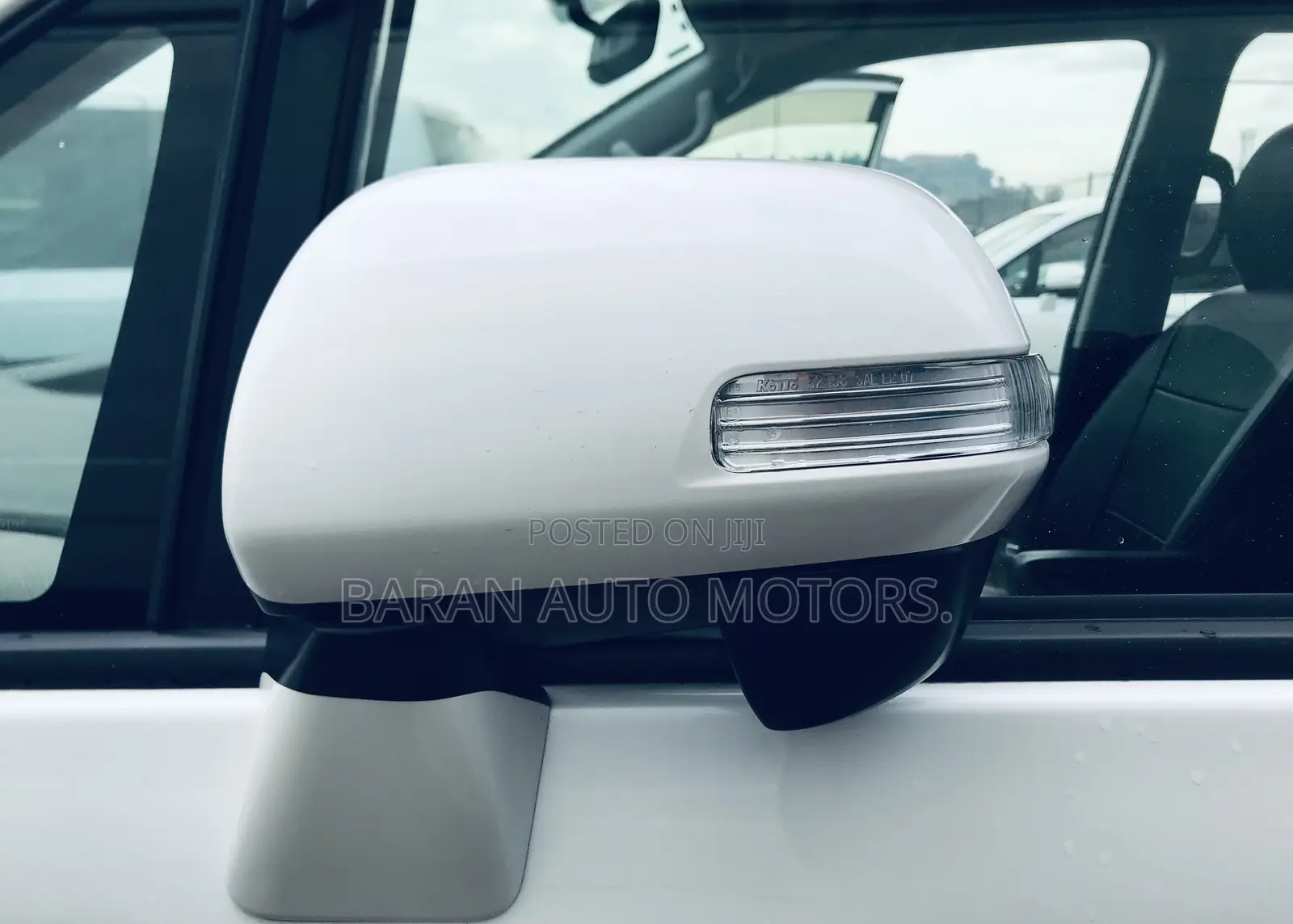 Toyota Noah 2.0 143hp AWD (8 Seater) 2013 White