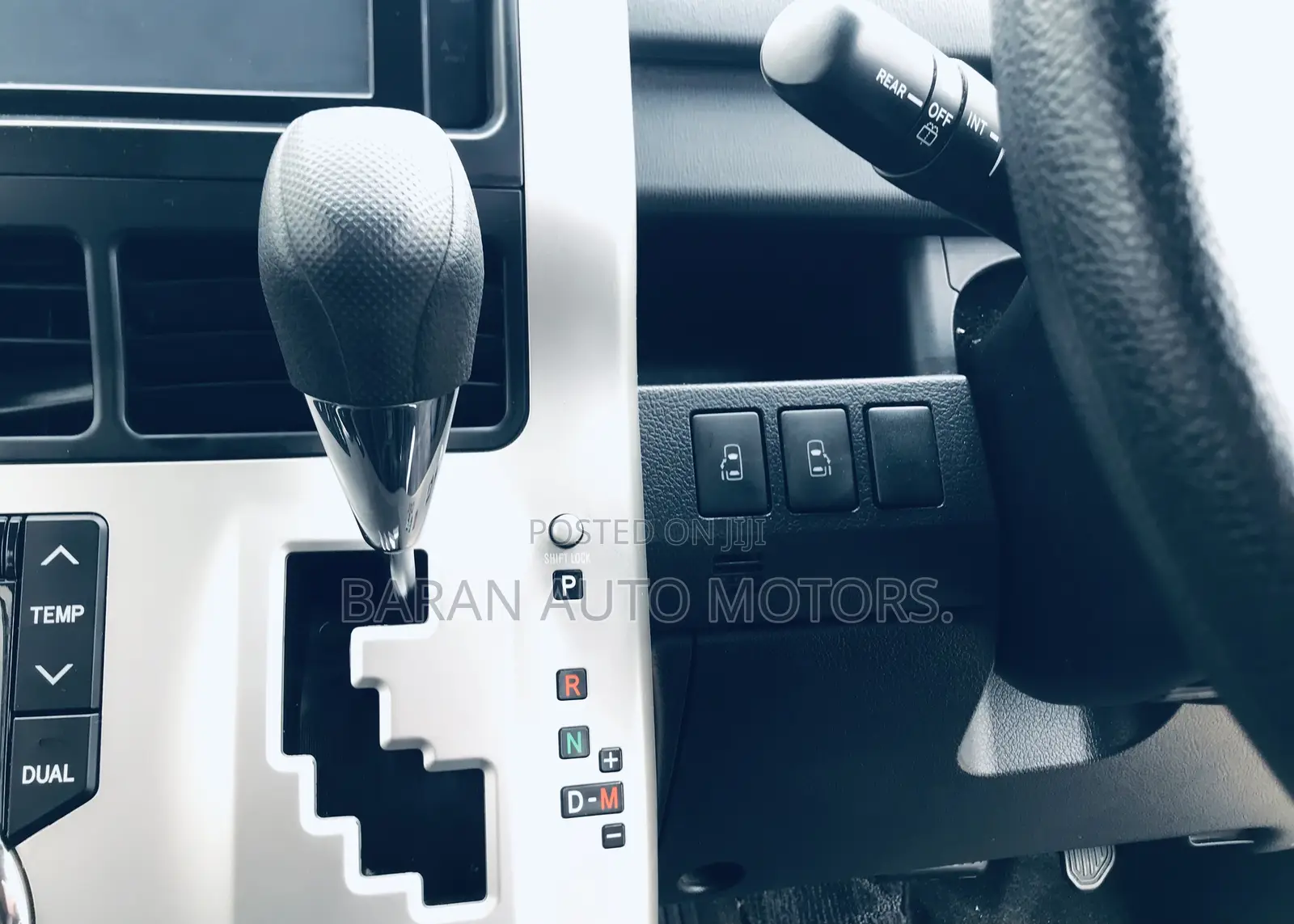 Toyota Noah 2.0 143hp AWD (8 Seater) 2013 White