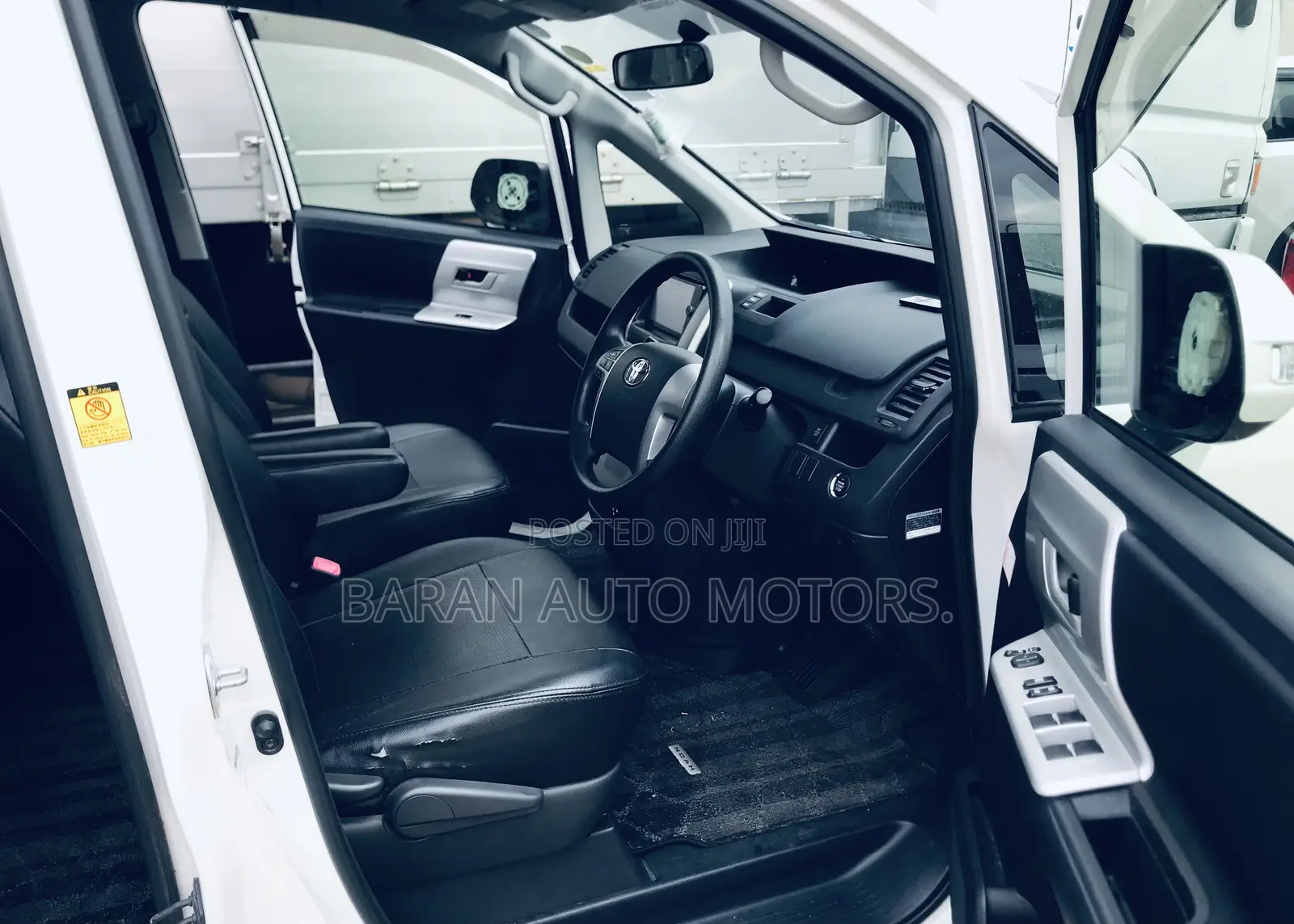 Toyota Noah 2.0 143hp AWD (8 Seater) 2013 White