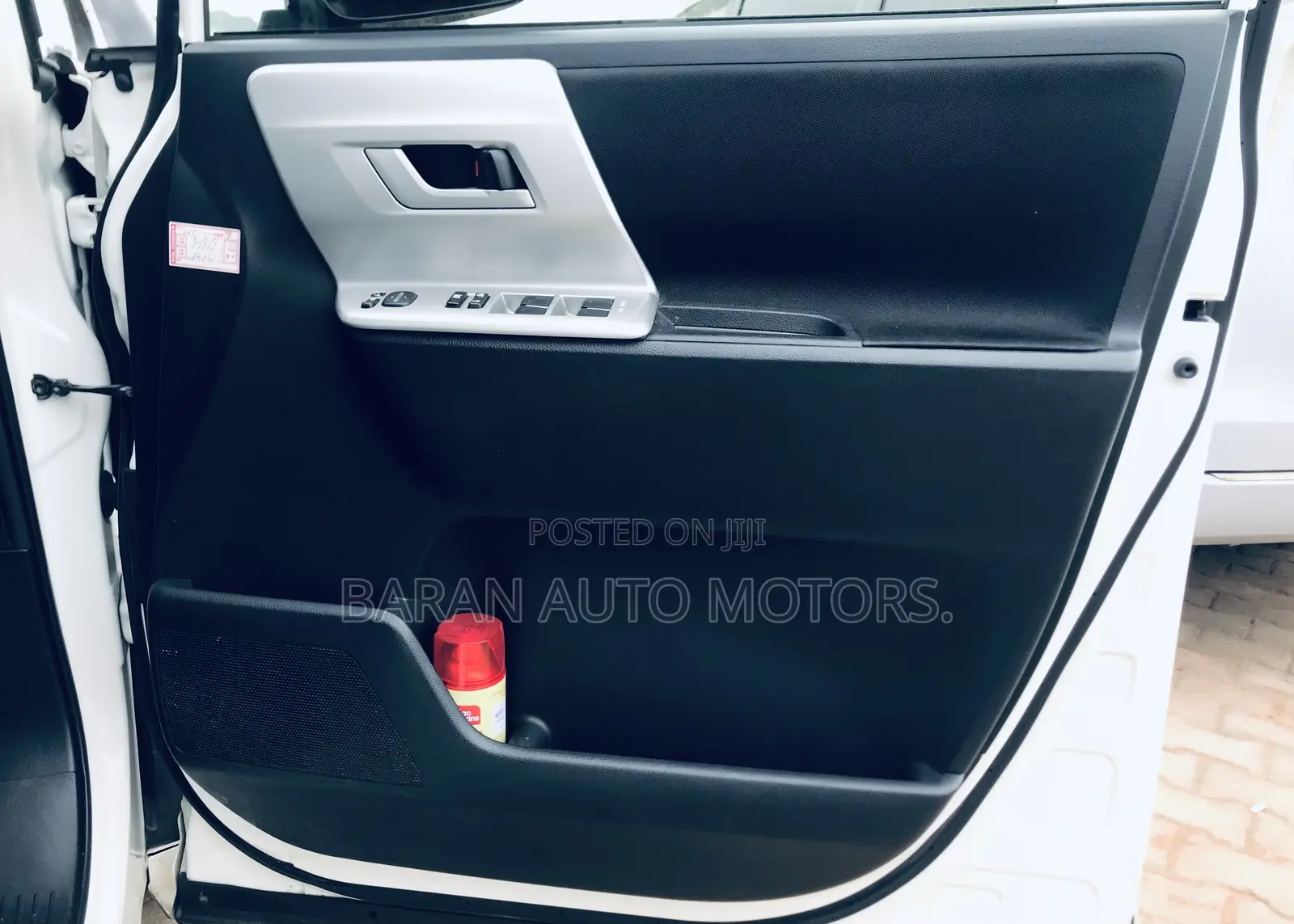 Toyota Noah 2.0 143hp AWD (8 Seater) 2013 White