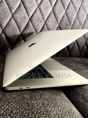 Laptop Apple MacBook Pro 2017 16GB Intel Core i7 SSD 256GB