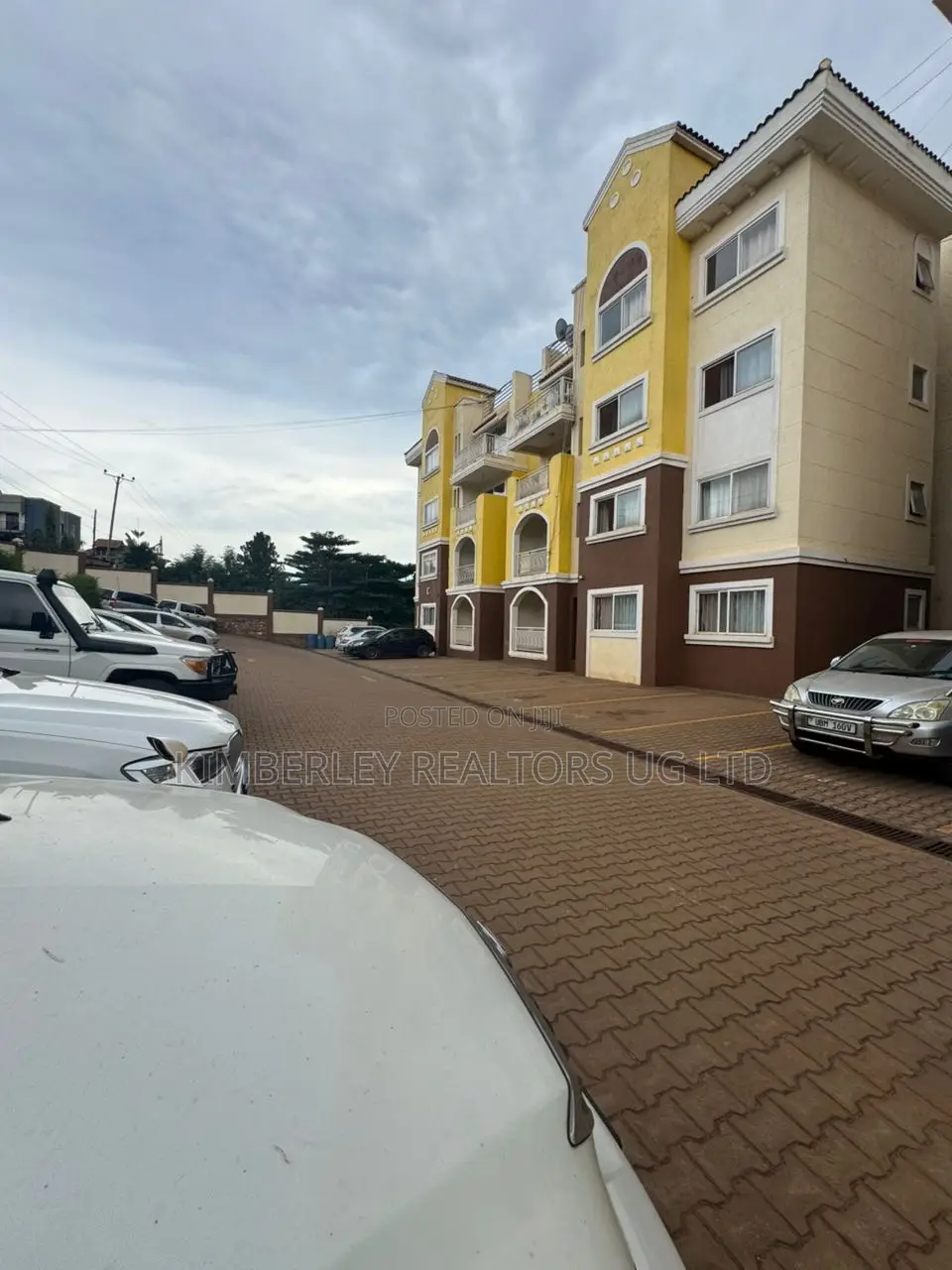 Furnished 3bdrm Condo in Kira for sale