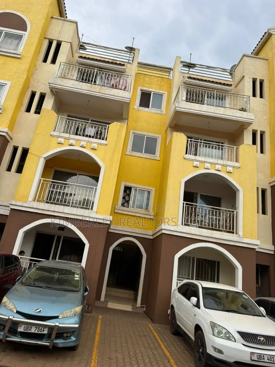 Furnished 3bdrm Condo in Kira for sale