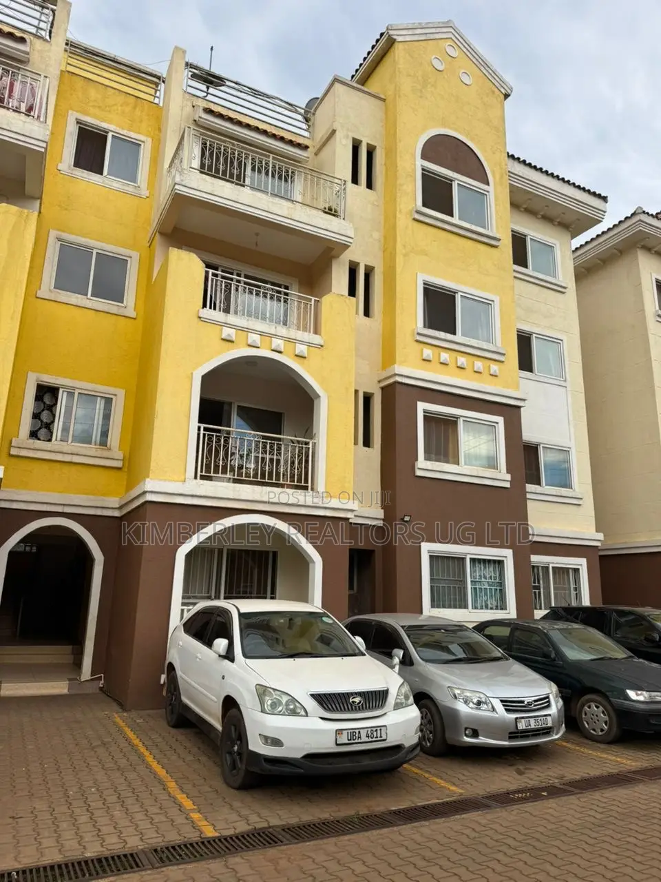 Furnished 3bdrm Condo in Kira for sale