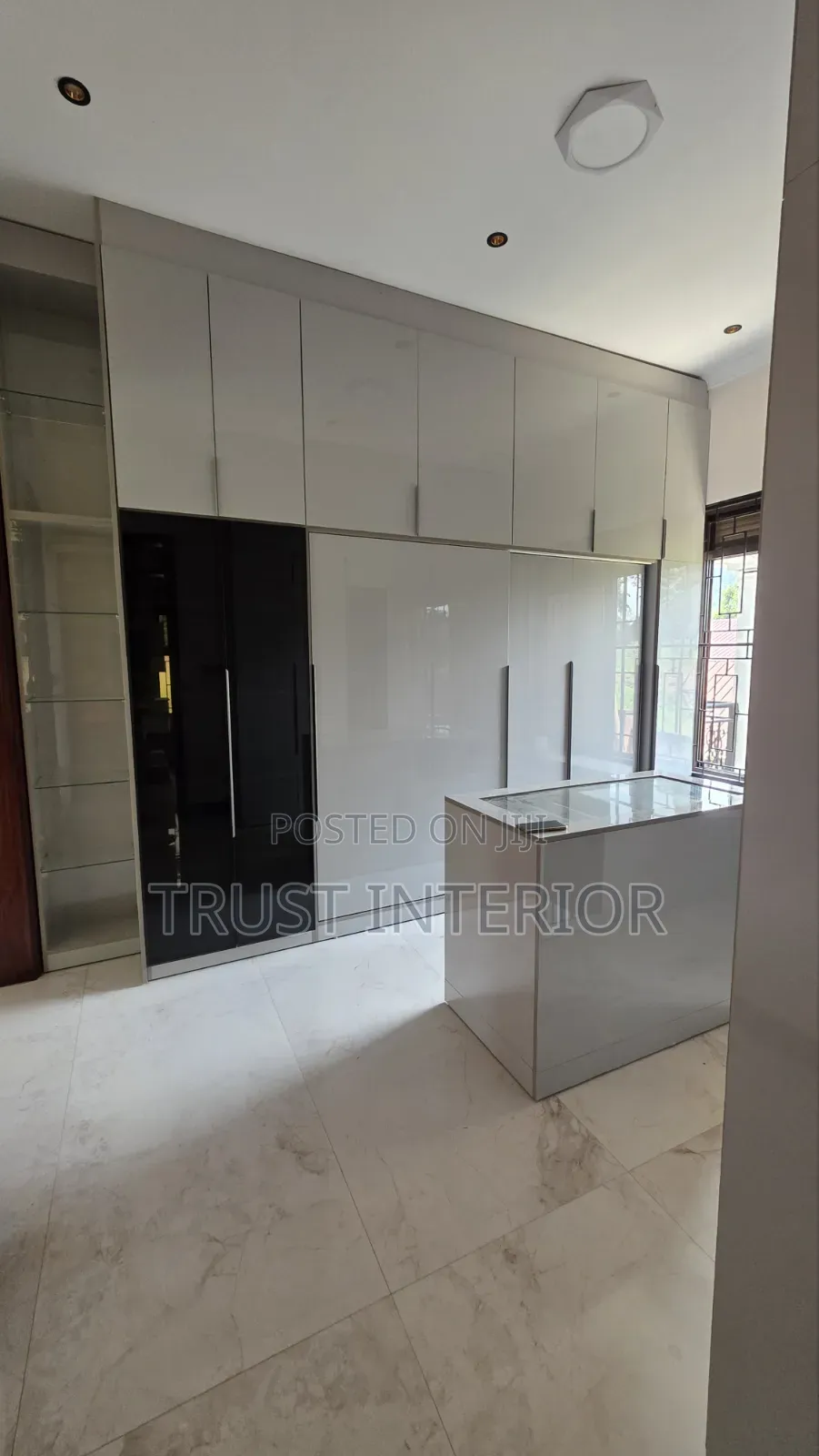 Closet Installed Buloba 412