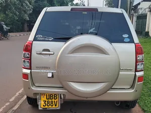 Suzuki Escudo 2010 Gold