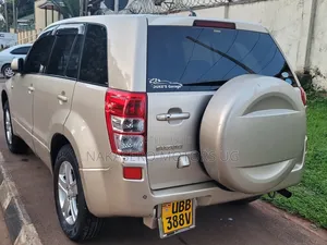 Suzuki Escudo 2010 Gold