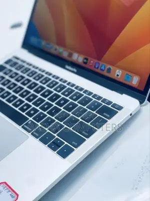 New Laptop Apple MacBook Pro 2017 8GB Intel Core i5 SSD 256GB