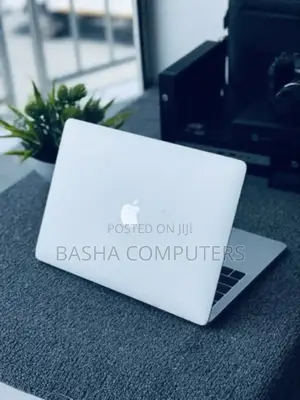 New Laptop Apple MacBook Pro 2017 8GB Intel Core i5 SSD 256GB