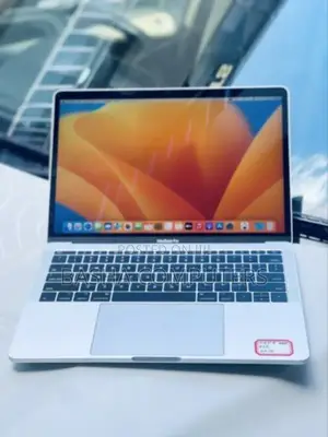 New Laptop Apple MacBook Pro 2017 8GB Intel Core i5 SSD 256GB