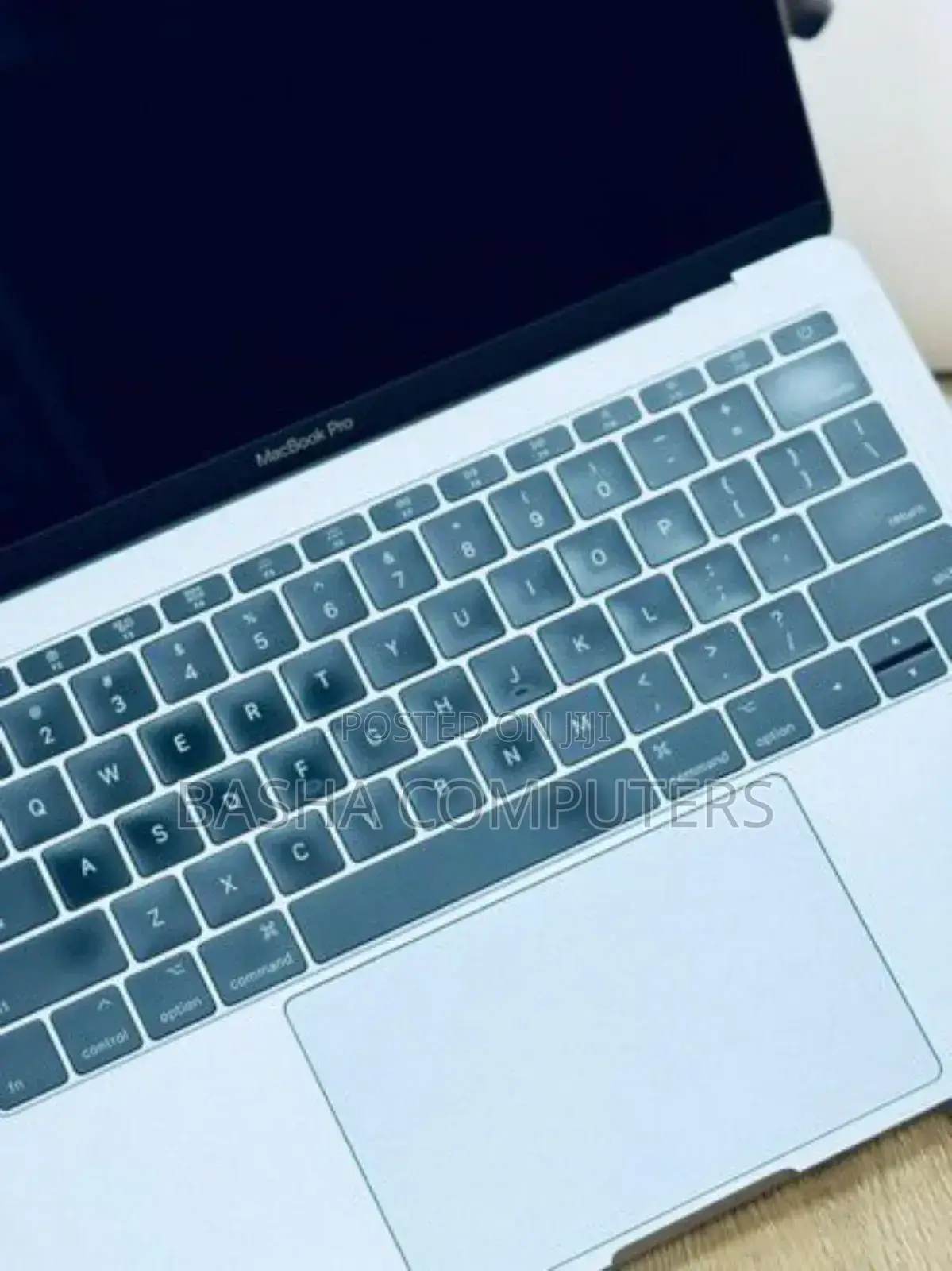 New Laptop Apple MacBook Pro 2018 16GB Intel Core i7 SSD 256GB
