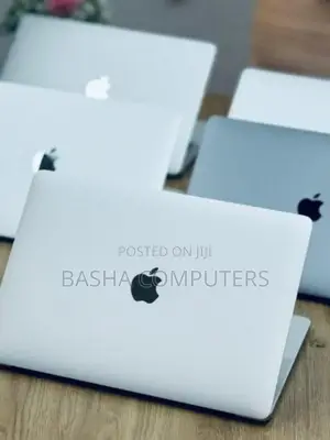 New Laptop Apple MacBook Pro 2018 16GB Intel Core i7 SSD 256GB