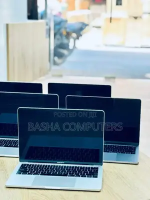 New Laptop Apple MacBook Pro 8GB Intel Core i5 SSD 256GB