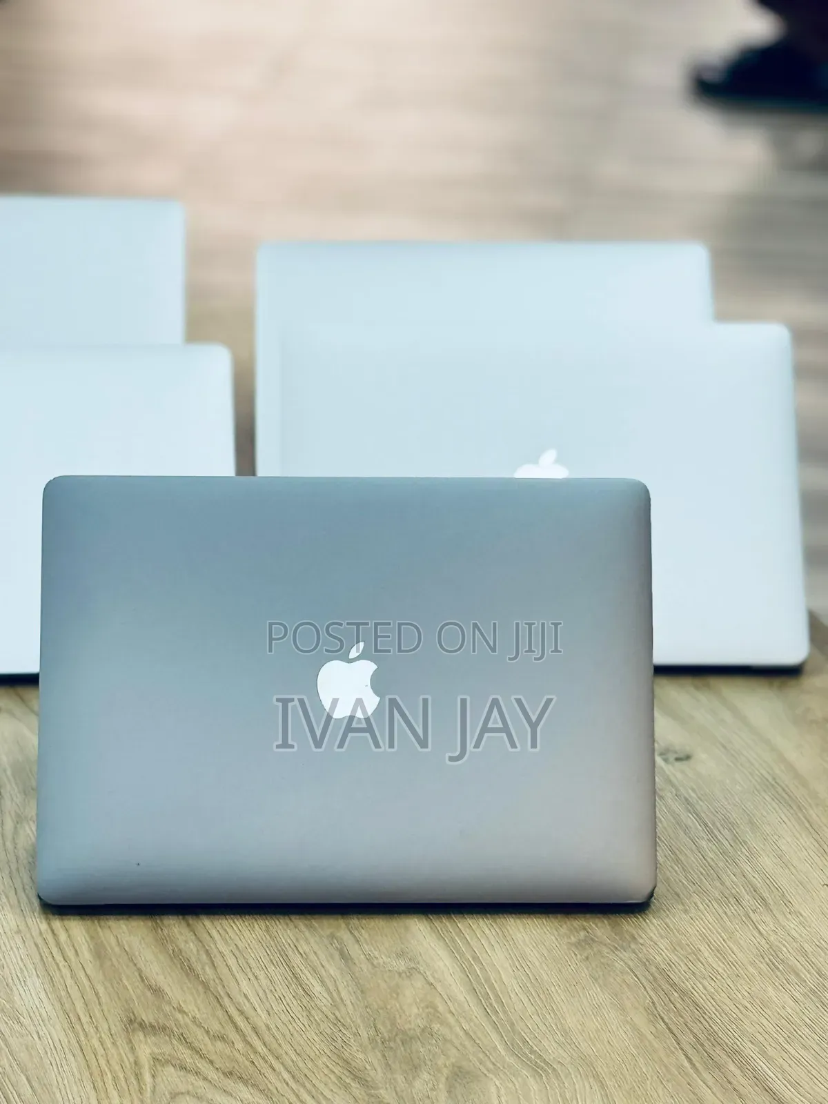 New Laptop Apple MacBook Pro 8GB Intel Core i5 SSD 256GB