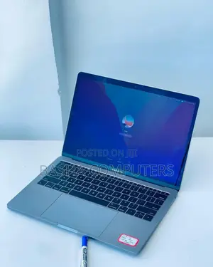 New Laptop Apple MacBook Pro 8GB Intel Core i5 SSD 256GB