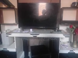 Flat Screen Tv 32 Inch With a Soundbar