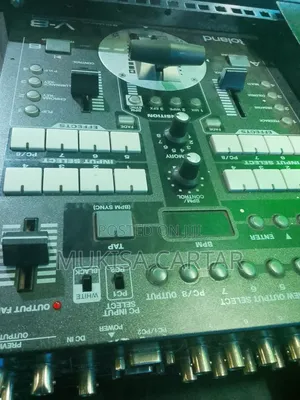 V-8 Roland Video Mixertm