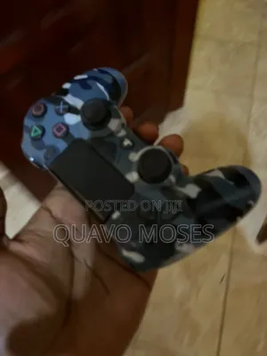 Play Station 4