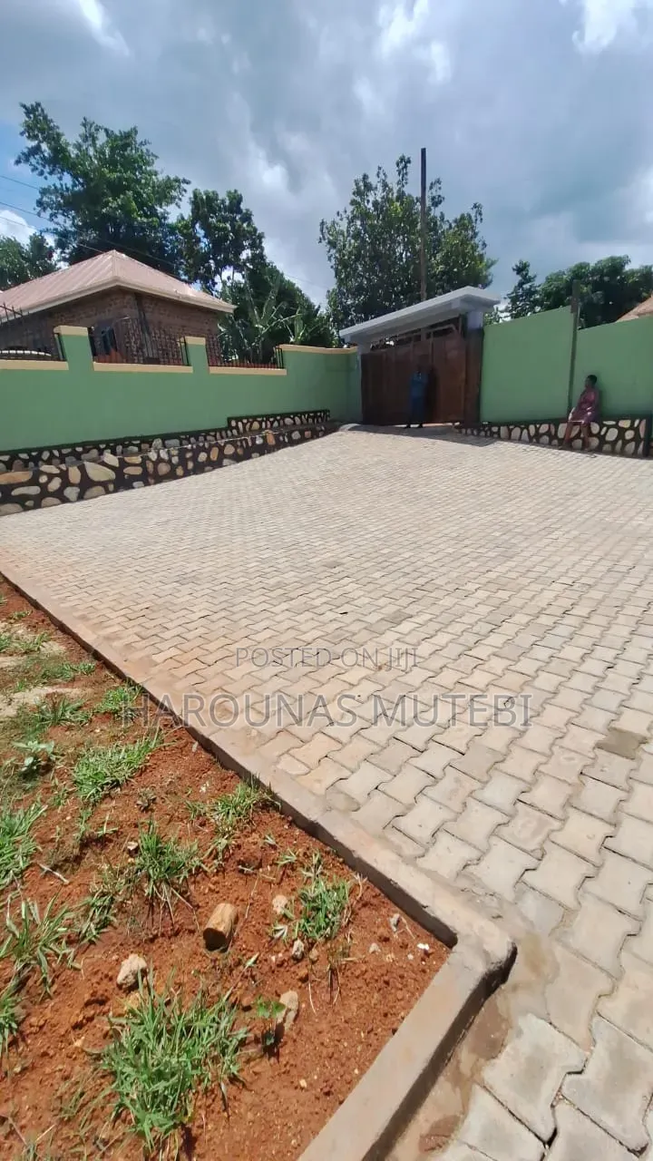 Furnished 4bdrm Bungalow in Bujjuko, Wakiso / Wakiso for sale