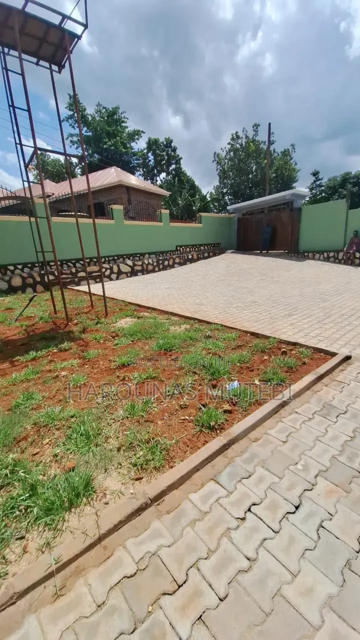 Furnished 4bdrm Bungalow in Bujjuko, Wakiso / Wakiso for sale