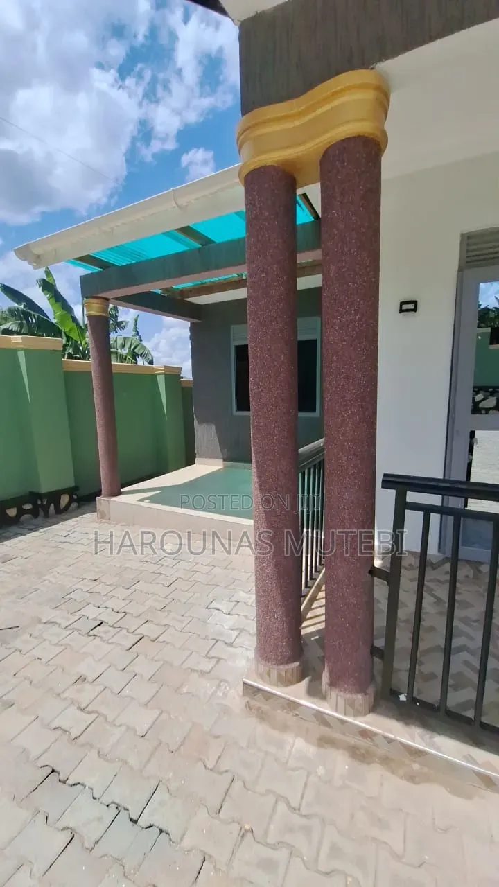 Furnished 4bdrm Bungalow in Bujjuko, Wakiso / Wakiso for sale