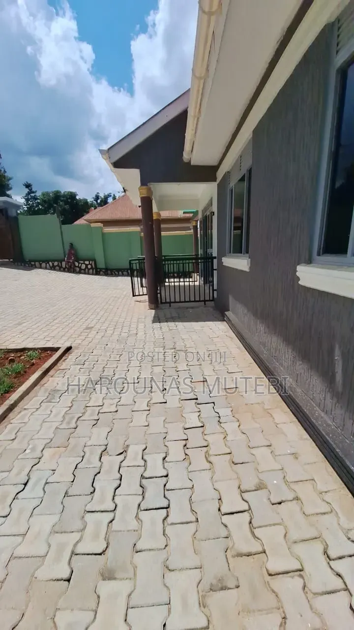 Furnished 4bdrm Bungalow in Bujjuko, Wakiso / Wakiso for sale