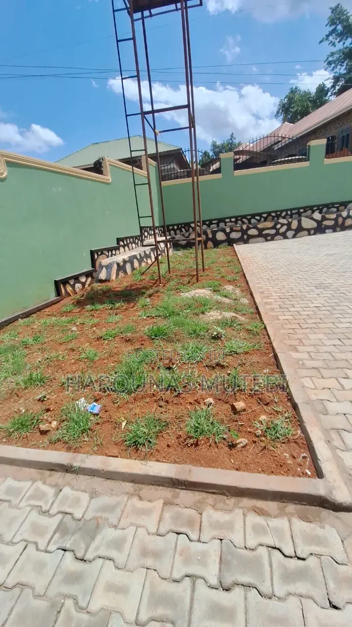 Furnished 4bdrm Bungalow in Bujjuko, Wakiso / Wakiso for sale