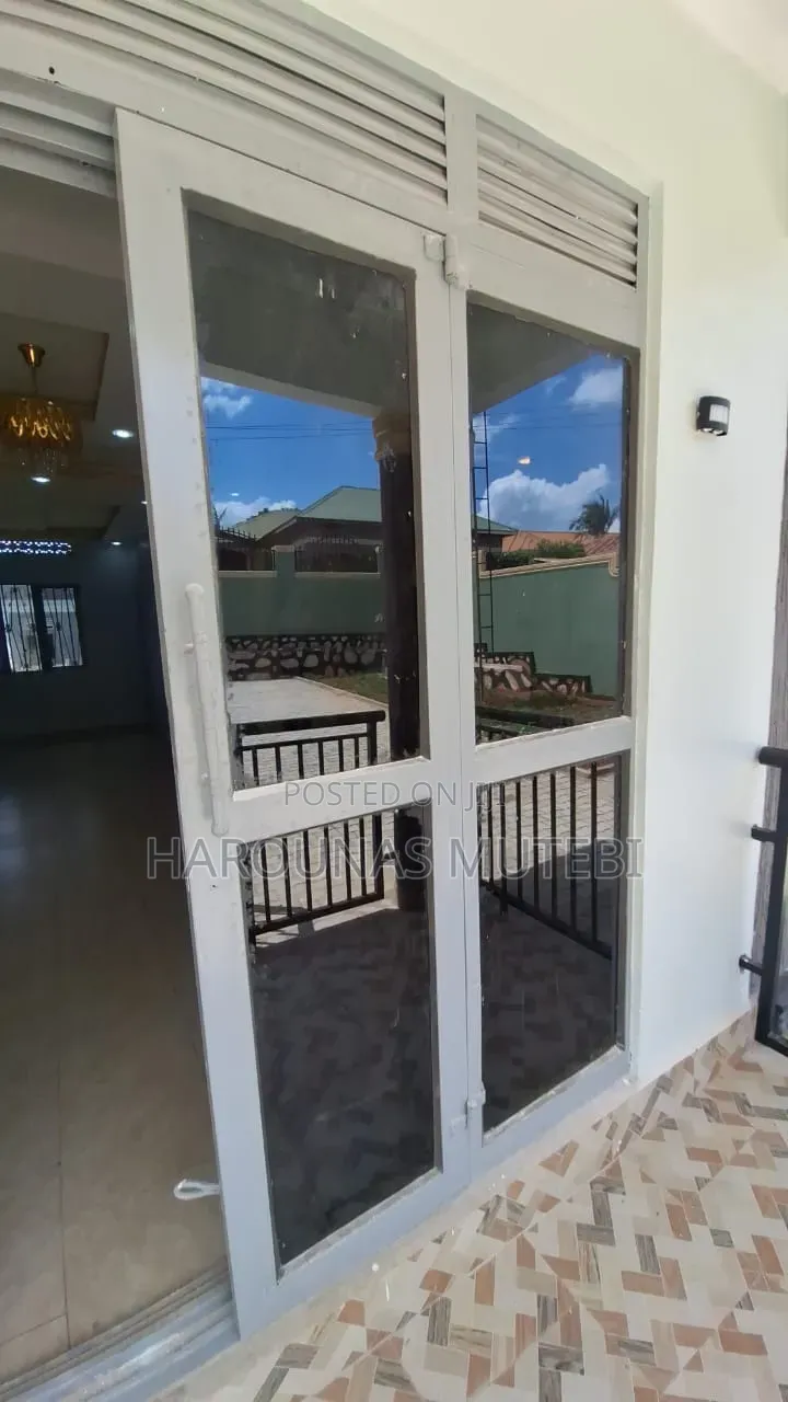Furnished 4bdrm Bungalow in Bujjuko, Wakiso / Wakiso for sale