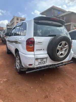 Toyota RAV4 Automatic 2003 White