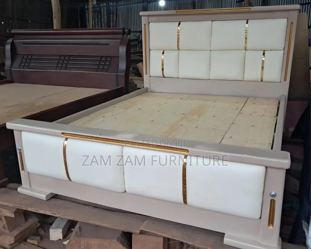 The White Colour Bed