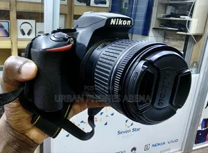 Like New Nikon D3500 DSLR Camera With 18-55mm Vr Lens Kit