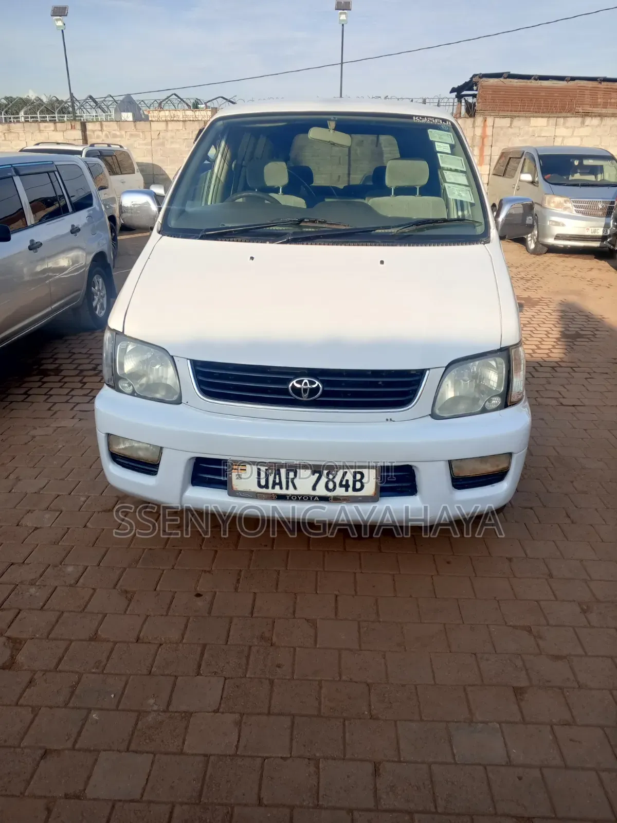 Toyota Noah 2001 White
