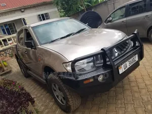 Mitsubishi L200 Double Cab 2.5 136hp 4WD 2007 Beige