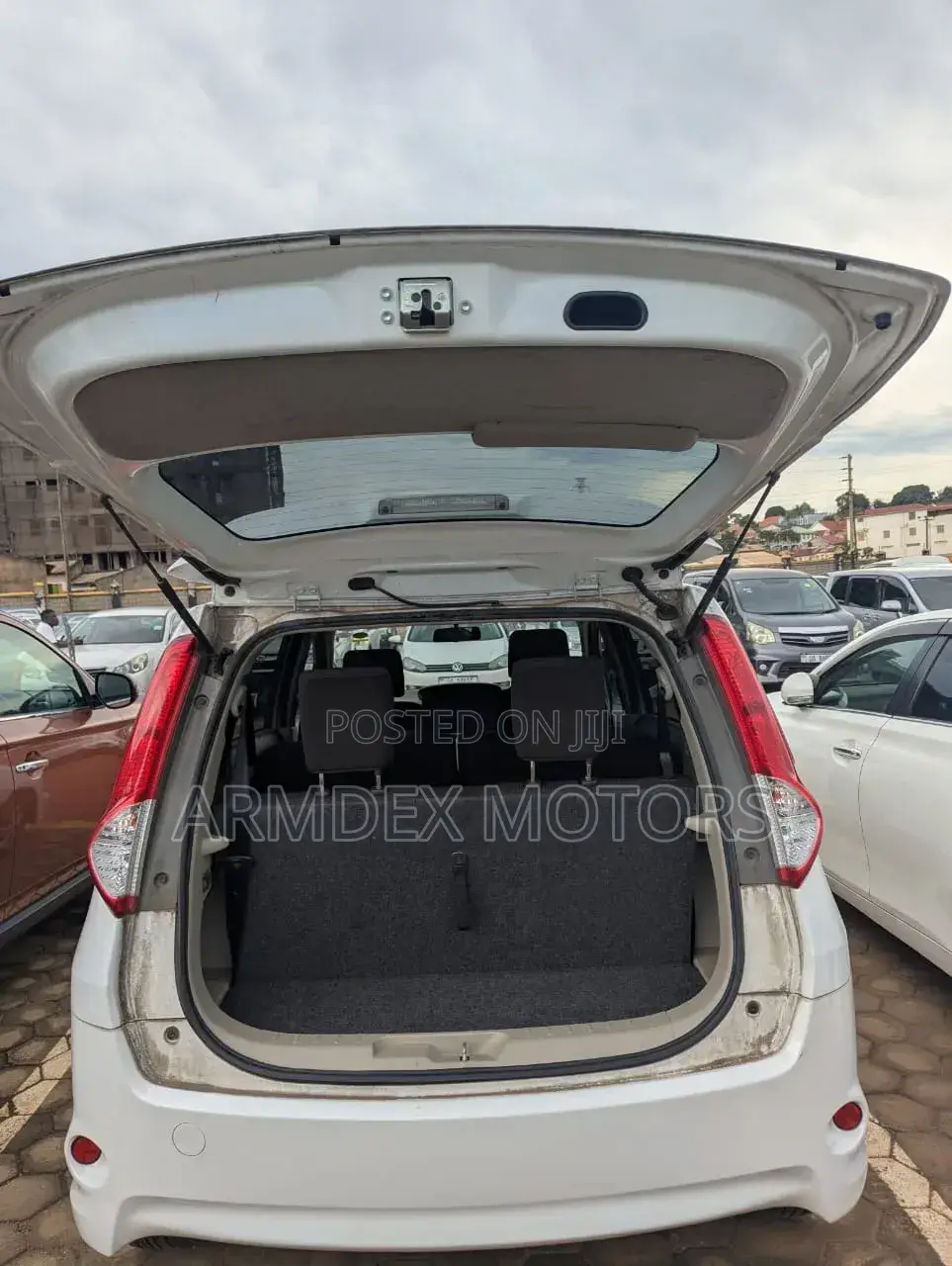 Toyota Passo Sette 1.5 AWD 2012 White