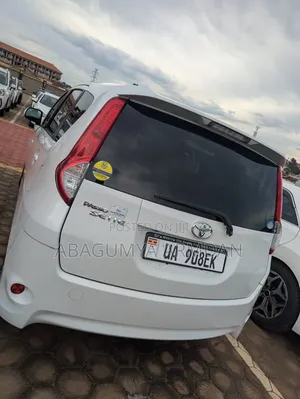 Toyota Passo Sette 1.5 AWD 2012 White