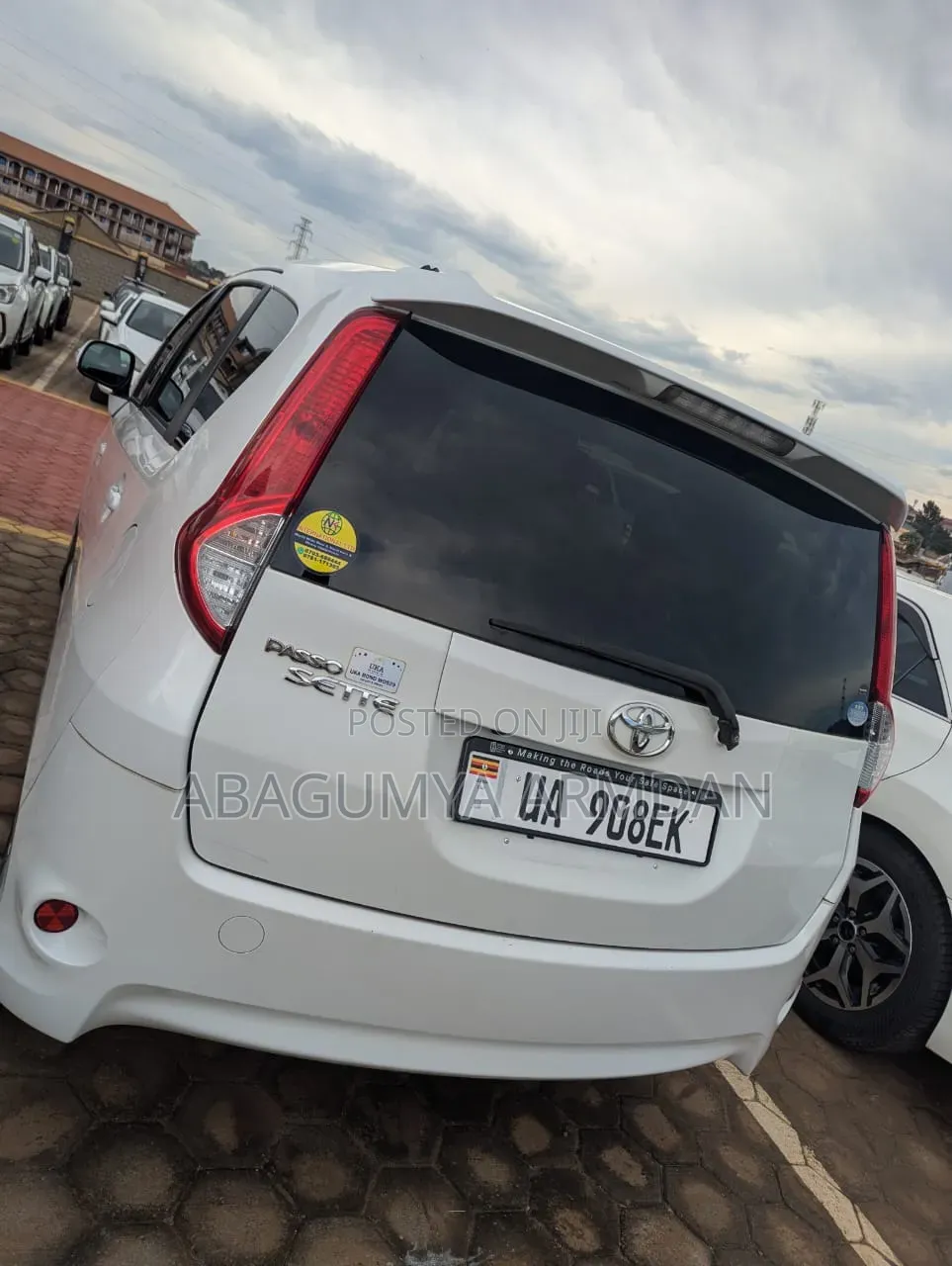 Toyota Passo Sette 1.5 AWD 2012 White
