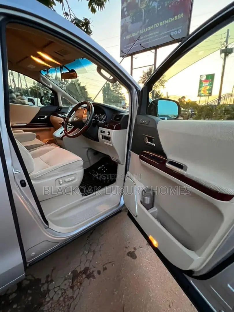 Toyota Alphard 2.4 Petrol AWD 2009 Silver